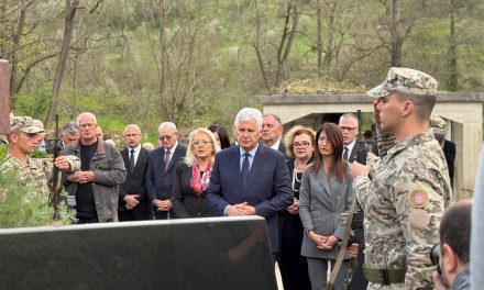 Izaslanstvo HNS-a BiH predvođeno predsjednikom Čovićem u Trusini nazočilo 32. obljetnici stradanja Hrvata