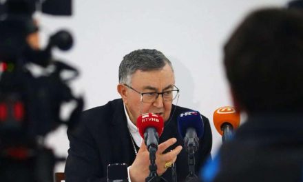 Kardinal Puljić otkrio: Zamolio sam Papu da blagoslovi mene i našu zemlju