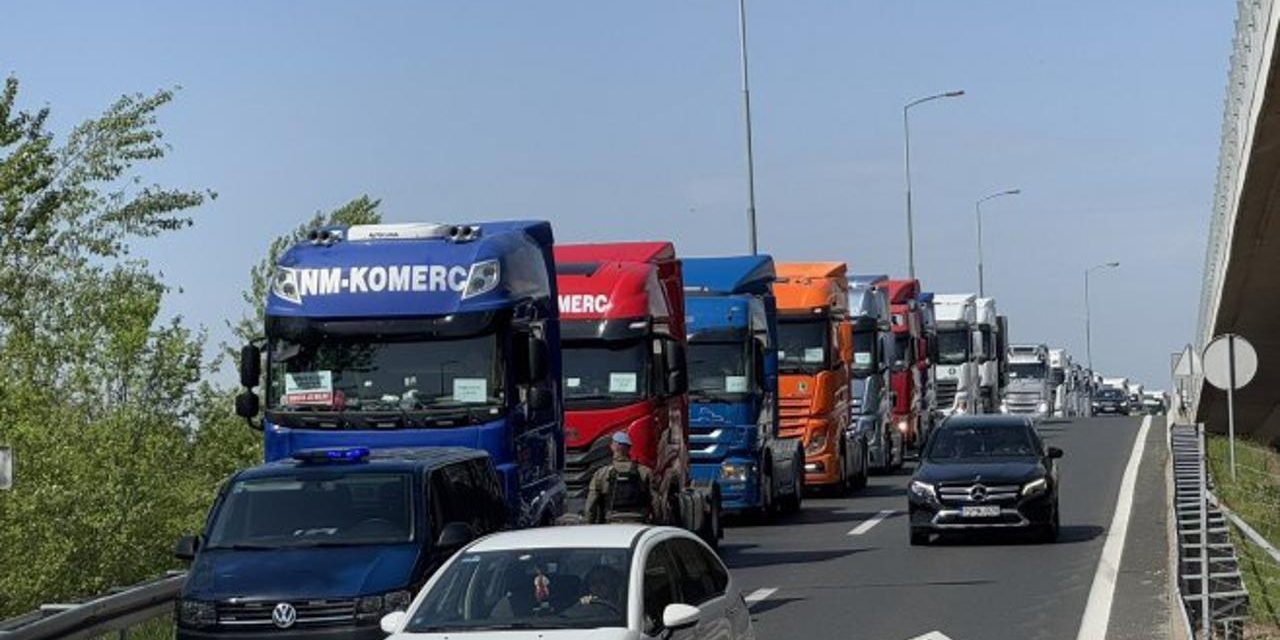 Odluka 9. svibnja, 6000 kamiona spremno za blokadu BiH
