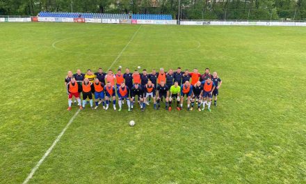 (FOTO) Odigrana revijalna utakmica između Veterana Brnjaka i PU Kiseljak
