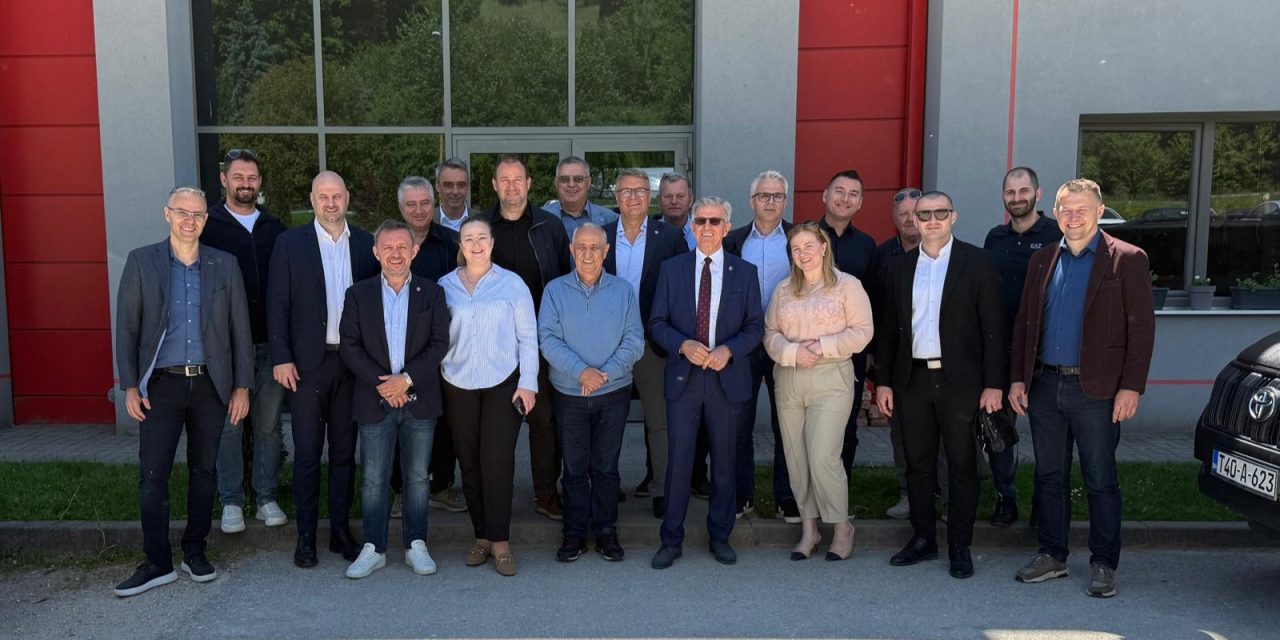 Jačanje suradnje: Udruga Hrvata BiH iz Republike Hrvatske Prsten posjetila Udrugu bosanskohercegovačkih Hrvata Prsten u Vitezu