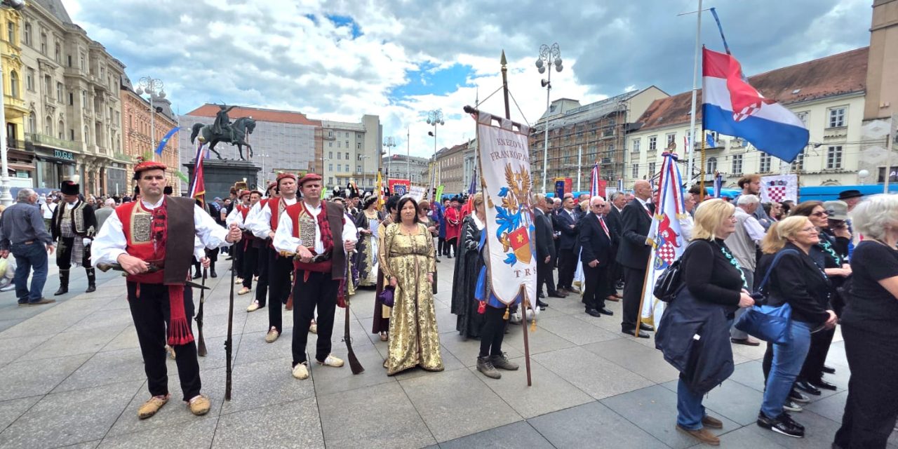 Svehrvatska zborska povorka u čast 1100. obljetnice Hrvatskoga Kraljevstva