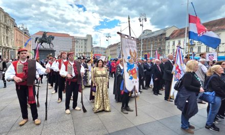 Svehrvatska zborska povorka u čast 1100. obljetnice Hrvatskoga Kraljevstva