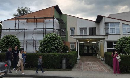 (Foto) U tijeku radovi na utopljavanju zgrade Srednje škole “Ivan Goran Kovačić” Kiseljak i Srednje strukovne škole Fojnica u Kiseljaku