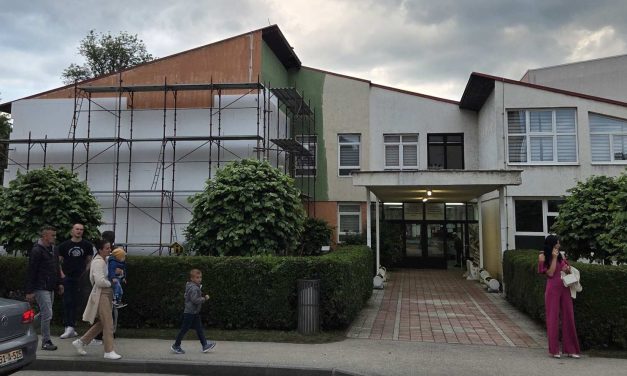 (Foto) U tijeku radovi na utopljavanju zgrade Srednje škole “Ivan Goran Kovačić” Kiseljak i Srednje strukovne škole Fojnica u Kiseljaku