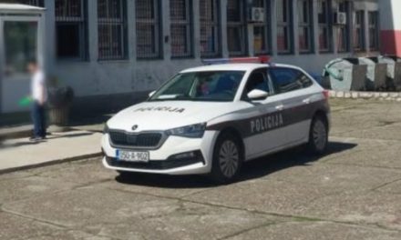 Drama u Tuzli: Dječak donio pištolj u školu pa sa njim prijetio vršnjacima koji su ga prijavili ravnateljici
