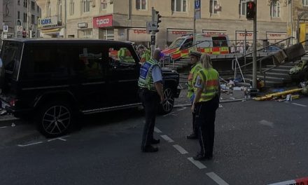 Muškarac se vozilom zabio u grupu ljudi na tramvajskom kolodvoru u Stuttgartu, ima povrijeđenih