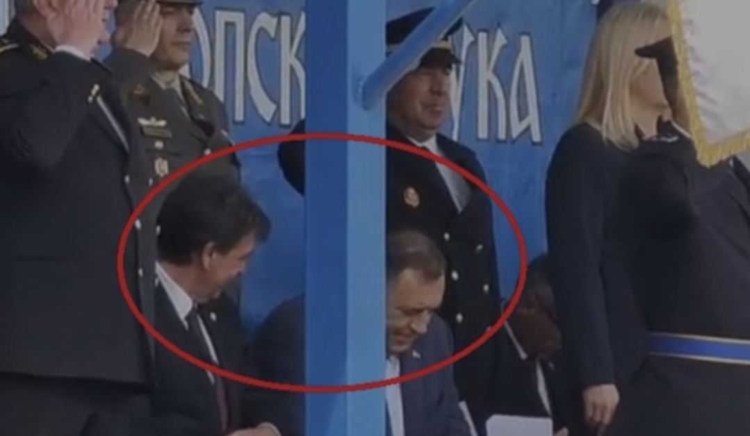 Kada je počela himna BiH, Dodik i Vučićev ministar obrane su sjeli