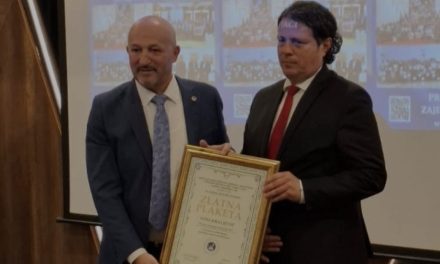 Sindikat uručio zlatnu plaketu Toniju Kraljeviću: “FBiH nikad nije imala ovakvog ministra”