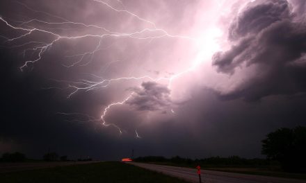 Njemačkoj prijeti vremenski armagedon: Stižu munje, tuča i tornado opasni po život, izdan crveni alarm