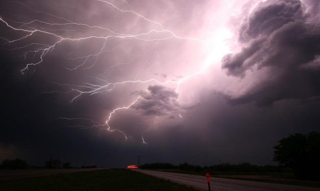 Njemačkoj prijeti vremenski armagedon: Stižu munje, tuča i tornado opasni po život, izdan crveni alarm