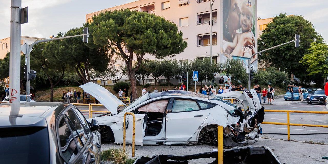 Luksuznom Teslom dojurio i usmrtio biciklisticu u Splitu: “Izašao je iz auta nakon sudara i gledao štetu, a žena leži”