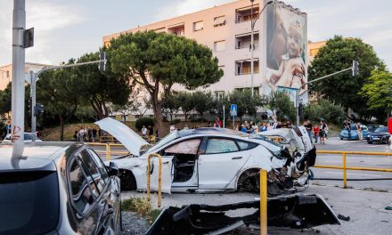Luksuznom Teslom dojurio i usmrtio biciklisticu u Splitu: “Izašao je iz auta nakon sudara i gledao štetu, a žena leži”