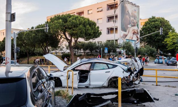 Luksuznom Teslom dojurio i usmrtio biciklisticu u Splitu: “Izašao je iz auta nakon sudara i gledao štetu, a žena leži”