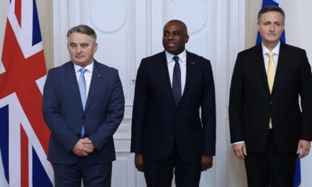 Britanski ministar vanjskih poslova s bošnjačkim članovima Predsjedništva BiH