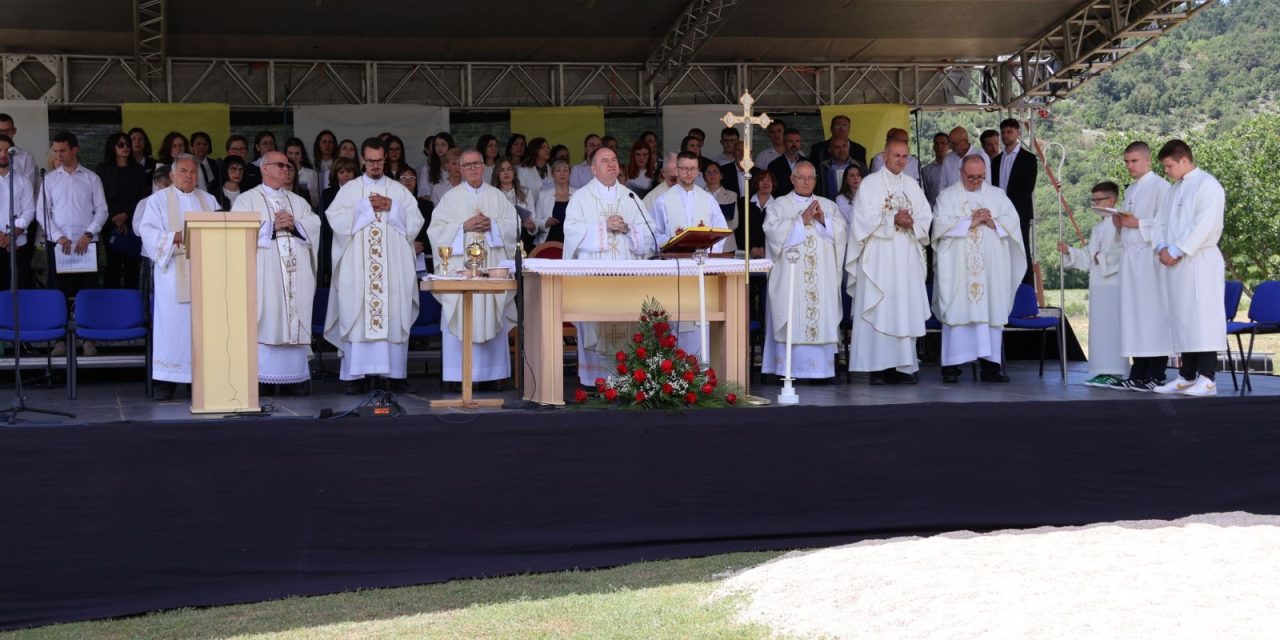 Predsjednik HNS-a BiH dr. Čović i visoko izaslanstvo u Radimlji nazočili komemoraciji u znak sjećanja na žrtve Bleiburške tragedije i Križnog puta