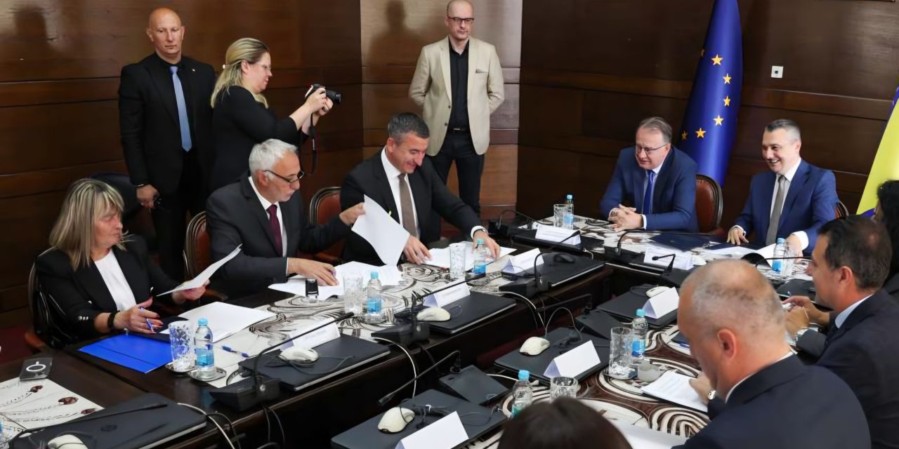 VLADA FBiH: Općinama pogođenim poplavama 4,8 milijuna KM za domaćinstva i infrastrukturu