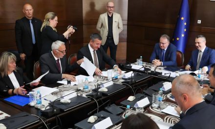 VLADA FBiH: Općinama pogođenim poplavama 4,8 milijuna KM za domaćinstva i infrastrukturu
