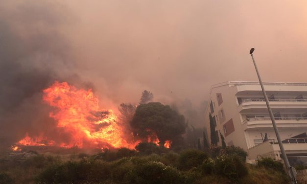 Kao iz horora: Požar kod Piska stavljao se pod kontrolu, a onda je buknulo na brdu iznad Makarske