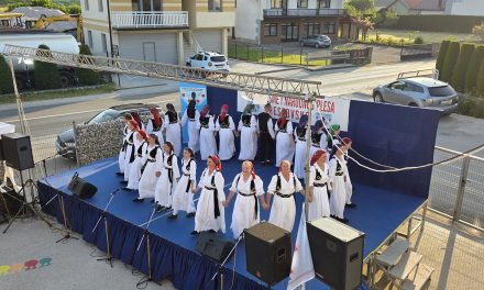 ODRŽANA MANIFESTACIJA „VEČER PJESME I NARODNOG PLESA“ U BRESTOVSKOM