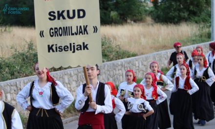 Mladi folkloraši SKUD‑a “Gromiljak” oduševili publiku na Ivanjskim krijesovima u Neumu