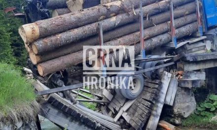 Nesvakidašnja nesreća na Vlašiću: Kamion s balvanima srušio most prema Korinćanima
