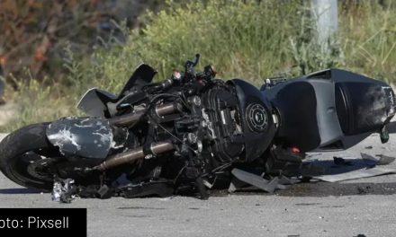 Teška nesreća u BiH: Poginuo mladi motociklist, policija privela vozača automobila