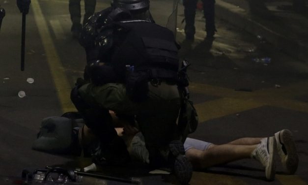Žestoki sukobi u Beogradu: Vučić najavio obraćanje