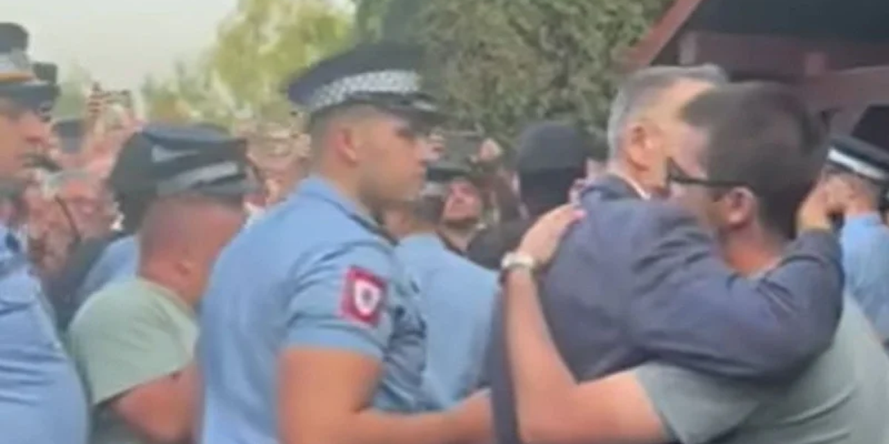 Pristalice oporbe sukobili se s policijom RS tijekom privođenja čelnika SDS-a