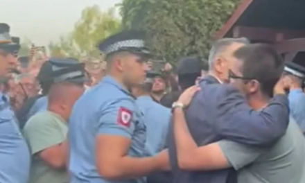 Pristalice oporbe sukobili se s policijom RS tijekom privođenja čelnika SDS-a