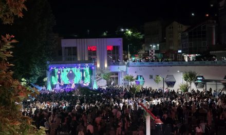 Aleksandra Radović oduševila publiku u Kiseljaku: Spektakularan koncert u organizaciji Sarajevskog kiseljaka