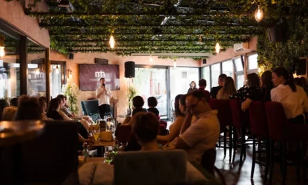 Promocija knjige ‘Gromoglasni šapat’ oduševila publiku u Vitezu: Emotivna publika tražila mjesto više!