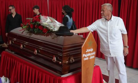 Josip Pejaković ispraćen na vječni počinak: Prijatelji, kolege i obitelj se posljednji put oprostili od njega