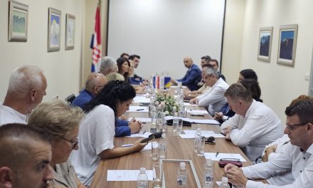 Predsjedništvo HNS-a BiH raspravljalo o aktualnoj političkoj situaciji, napadima na hrvatski narod te statusu hrvatskoga jezika na 19. redovitoj sjednici
