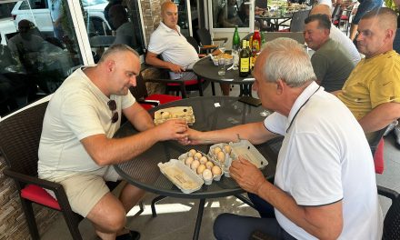 Održan jubilarni turnir u tucanju jaja u restoranu „Gurman“: Vlado Bilan nepobjediv!