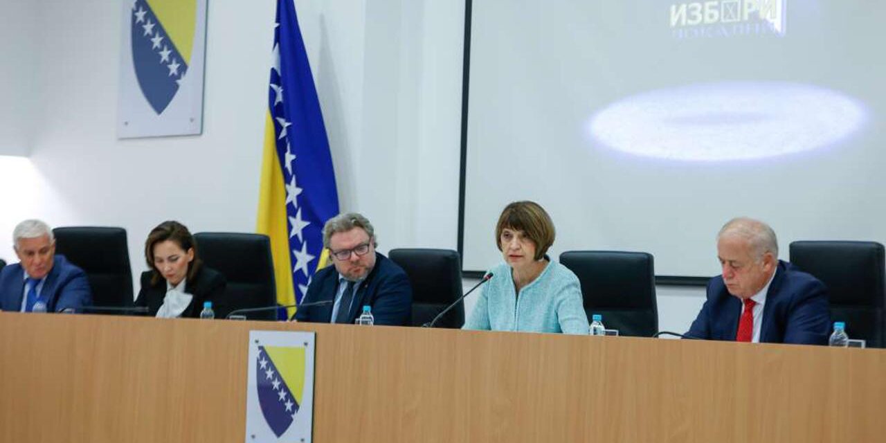 SIP danas na sjednici ukida mandat predsjedniku RS-a Miloradu Dodiku, koji je pak dobio Orbánovu potporu