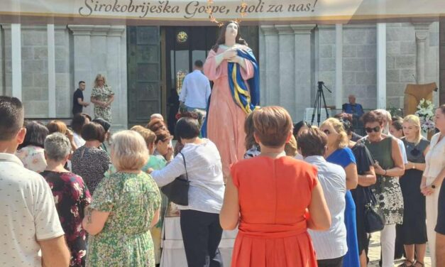 Katolici danas slave Veliku Gospu: Tisuće vjernika u svetištima širom BiH