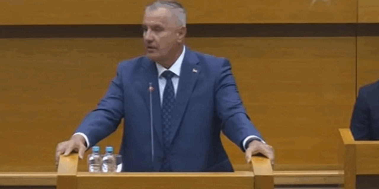 Prihvaćena ostavka Viškovića: “Moj DNK možda i nije najbolji za ovo vrijeme”