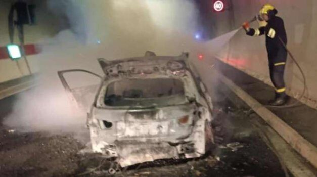 Detalji kaosa na autocesti Sarajevo – Konjic, u tunelu Ivan: Automobil austrijske obitelji potpuno izgorio