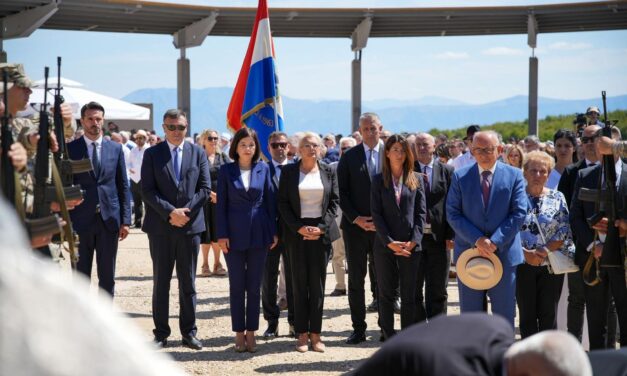 Na „Groblju mira“ u Bilama obilježen Europski dan sjećanja na žrtve totalitarnih režima, Čović predvodio visoko izaslanstvo