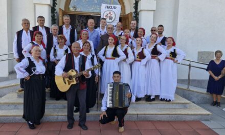 HKUD „Gromiljak“ nastupio na smotri folklora u Koraću