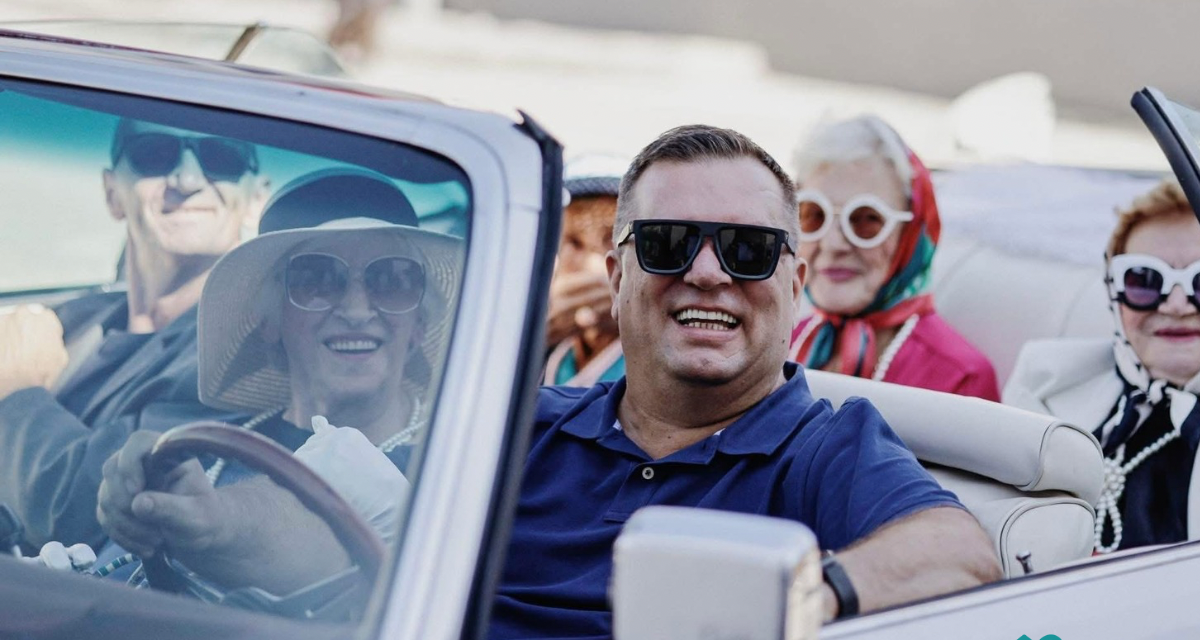 Neobična radost u Domu za starije Brnjaci: Kako retro automobili i film oživljavaju sjećanja