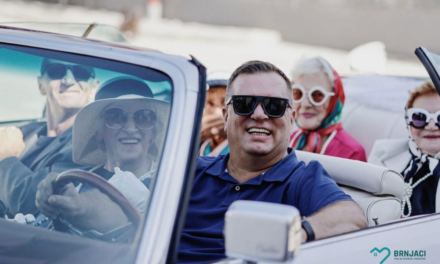 Neobična radost u Domu za starije Brnjaci: Kako retro automobili i film oživljavaju sjećanja