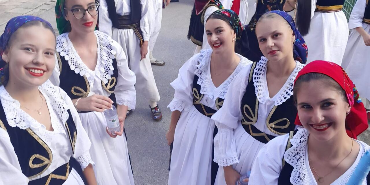 Članovi HKUD „Fra Karlo Kujundžić“ iz Brestovskog nastupili na smotri folklora u Novom Travniku