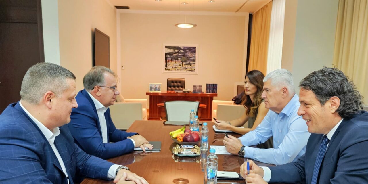 U Parlamentarnoj skupštini BiH održan sastanak HDZ BiH – SDP BiH: Nastavak osnaživanja suradnje, stabilnosti, političkog dijaloga i funkcioniranja institucija FBiH