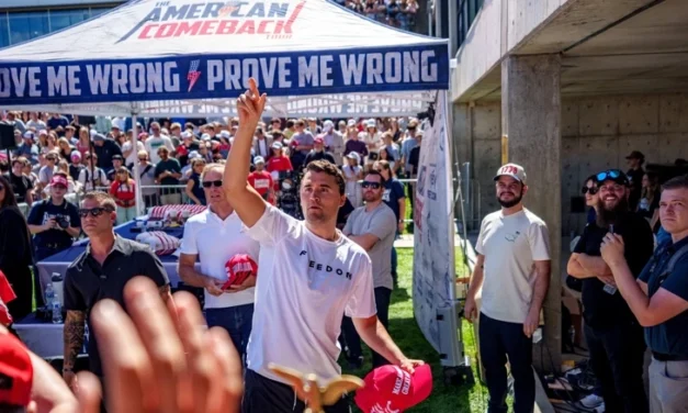 Umro Trumpov saveznik nakon što je upucan na Sveučilištu Utah Valley