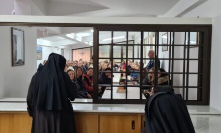 Djelatnici Katoličkog školskog centra „Petar Barbarić“ posjetili Samostan sv. Klare u Brestovskom