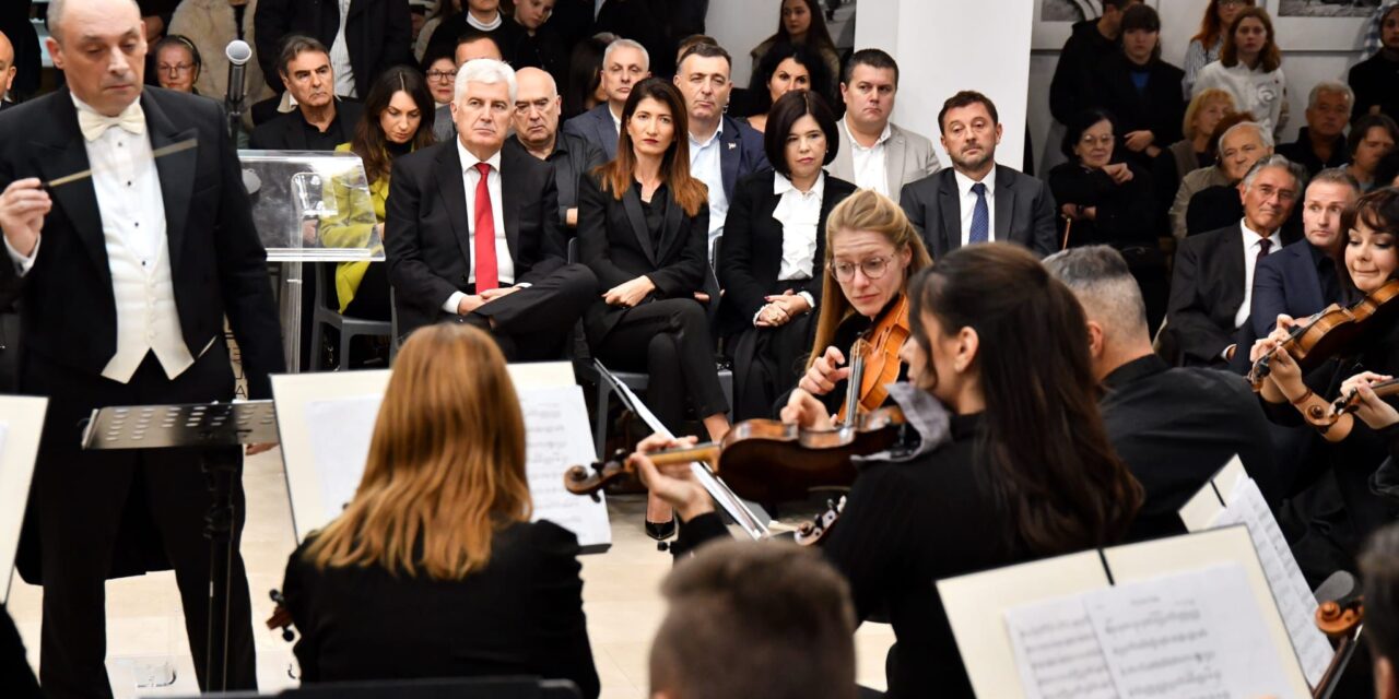 Svečano predstavljena Monografija 70 godina Simfonijskog orkestra Mostar, zastupnica Filipović: „Brojni glazbenici utkali su svoje umijeće i integritet u Orkestar“