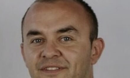 Oteli zastupnika pa mu prijetili da će ga baciti u rijeku ne odrekneli se mandata