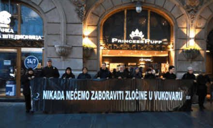 U Beogradu raširili transparent “Nikada nećemo zaboraviti zločine u Vukovaru”
